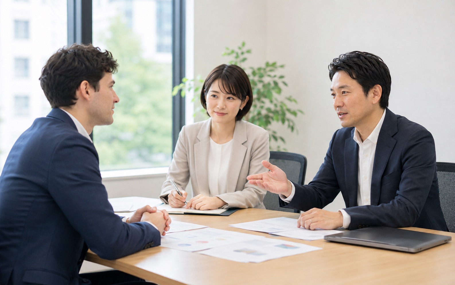 オンラインまたは対面での面接の様子